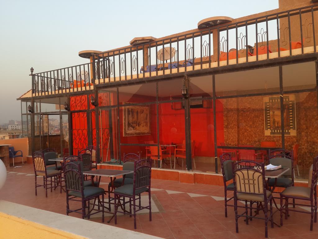 Pyramids Plateau Inn Giza Esterno foto